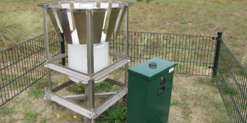 foto van de regenmeter in Bergen