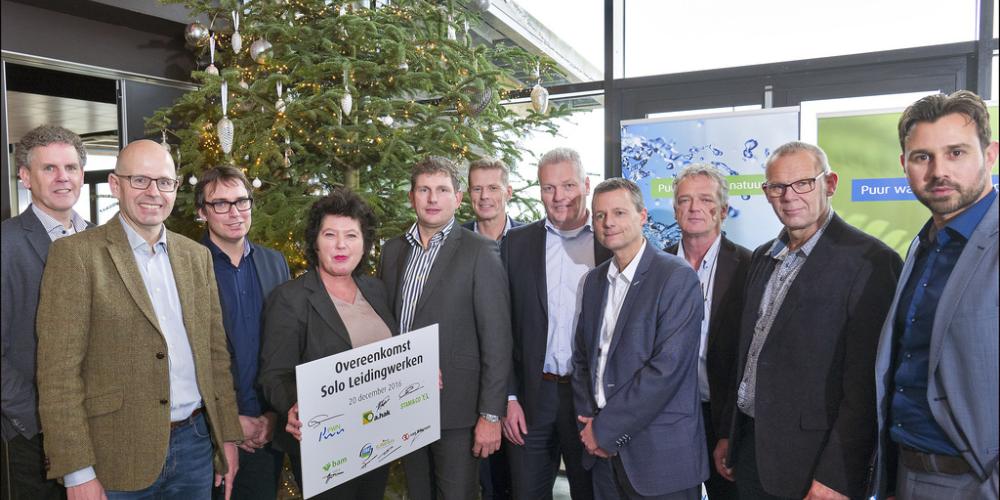 Ondertekening contracten drinkwaterleidingwerk met contractanten